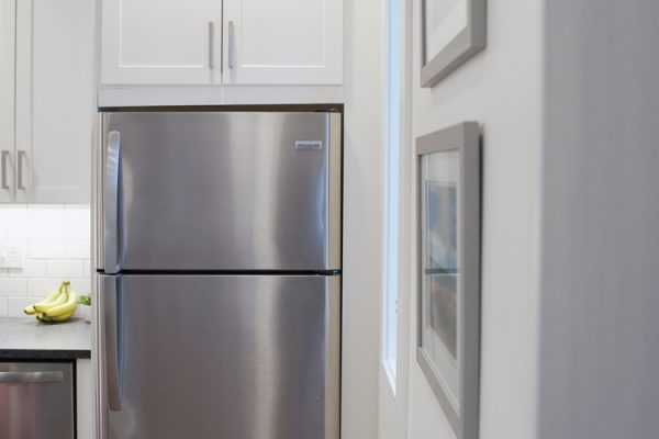 چسباندن یخچال به دیوار